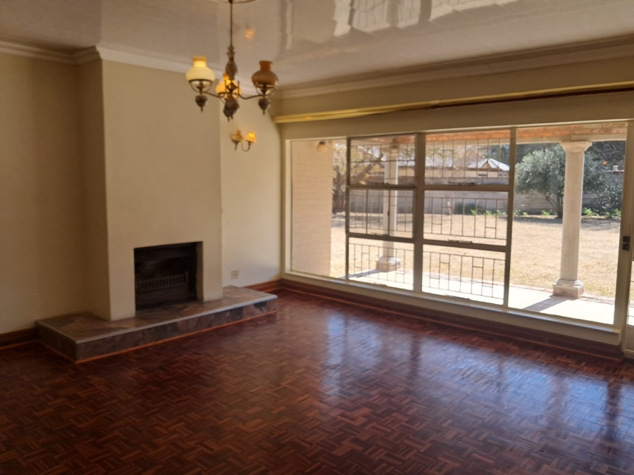 5 Bedroom Property for Sale in Flamingo Park Free State